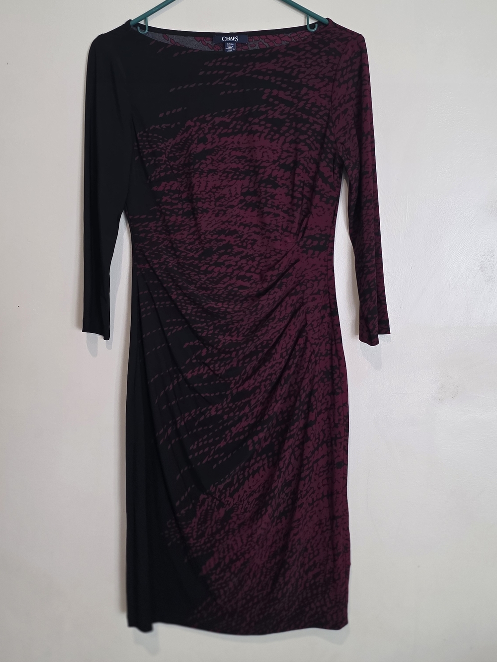 Chaps Maroon and Black 3/4 Sleeve Ruched Sheath Dress Knit Boat Neckline Casual